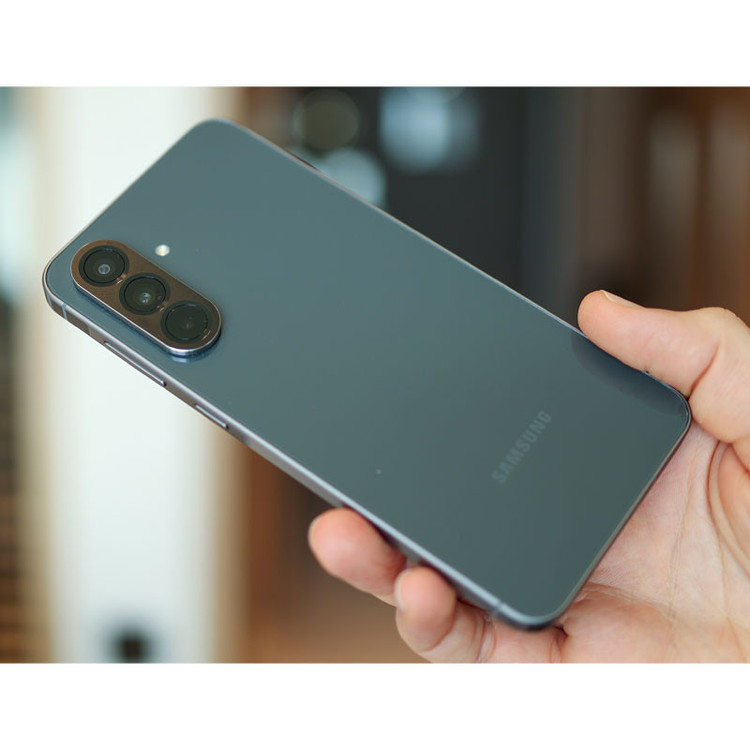 گوشی موبایل سامسونگ مدل Galaxy A56 دو سیم کارت ظرفیت 128 گیگابایت و رم 8 گیگابایت - ویتنام - به همراه شارژر 25 وات سامسونگ